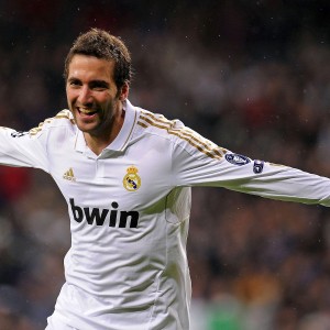 九游手机游戏-“团队无敌：幕后英雄的坚韧守护”，团队竞技的无敌点